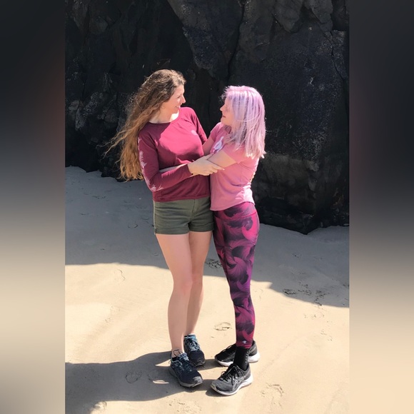 Meet your Poshers, Stephanie & Avalon - Picture 6 of 15